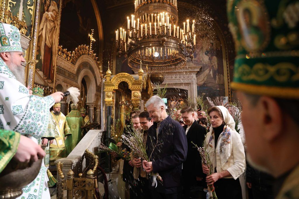 Ми молилися за наше військо і наш народ: Петро та Марина Порошенки у Вербну неділю взяли участь у Божественній літургії