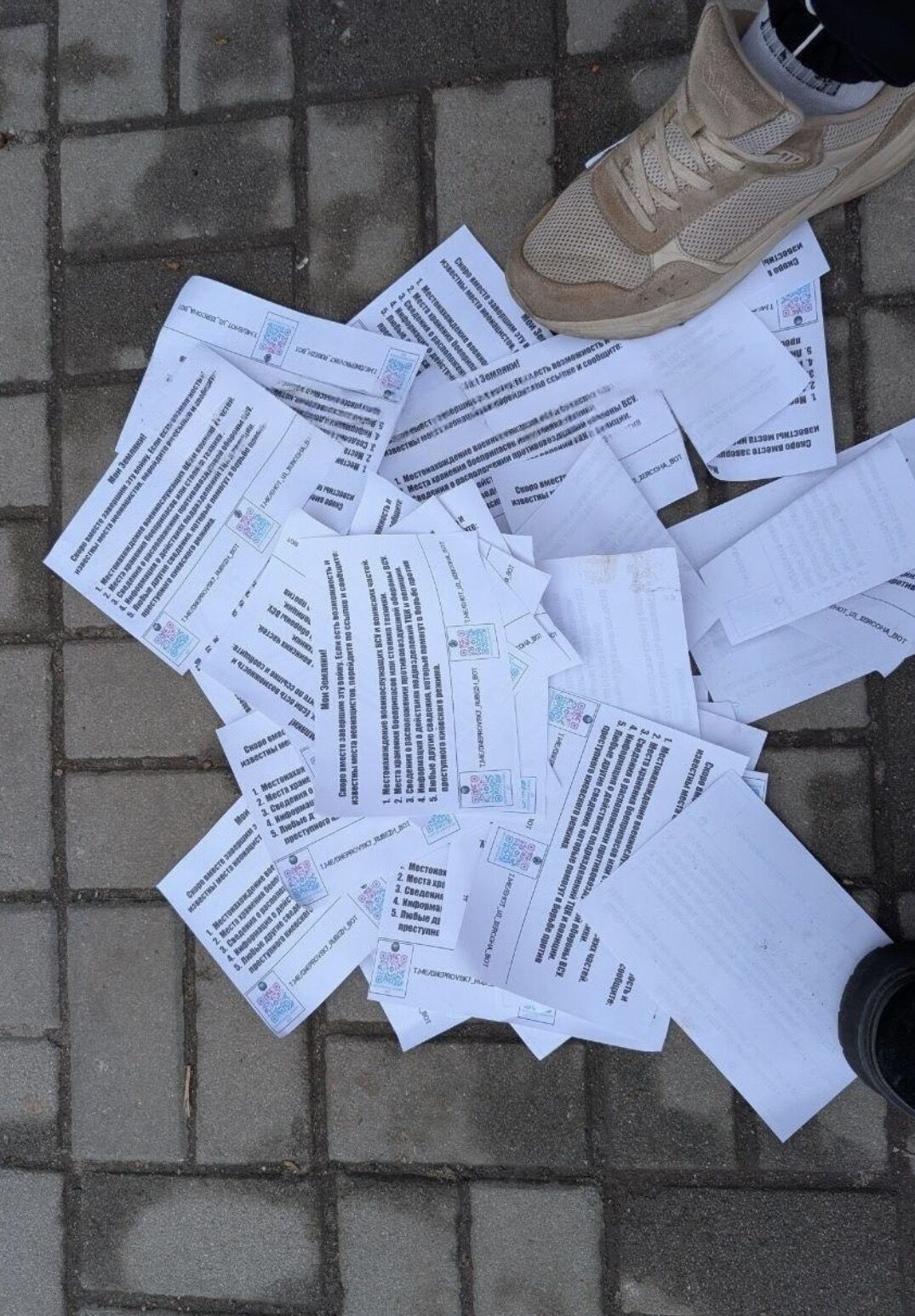 У Нікополі ворог поширює листівки з погрозами про наступ: населенню пояснили мету РФ