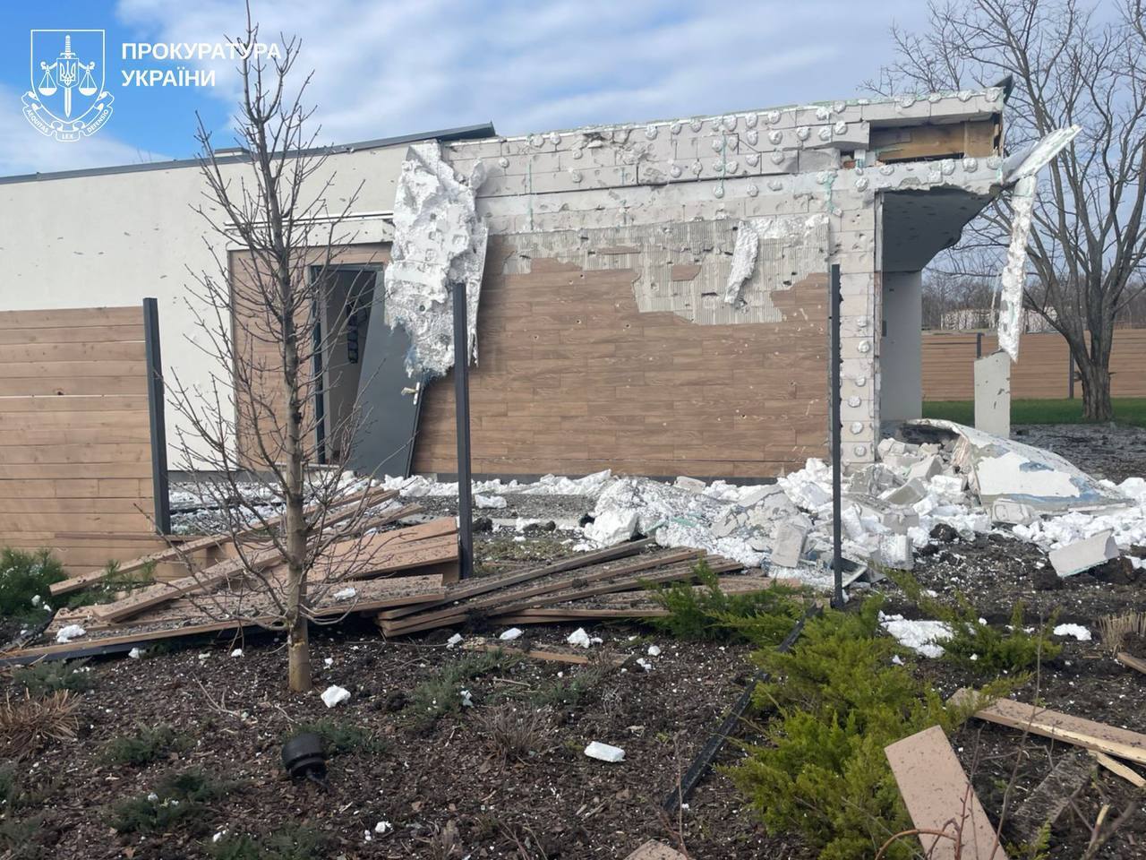 Ворог підступно бив по Харківщині: є постраждалі, пошкоджені будинки. Фото