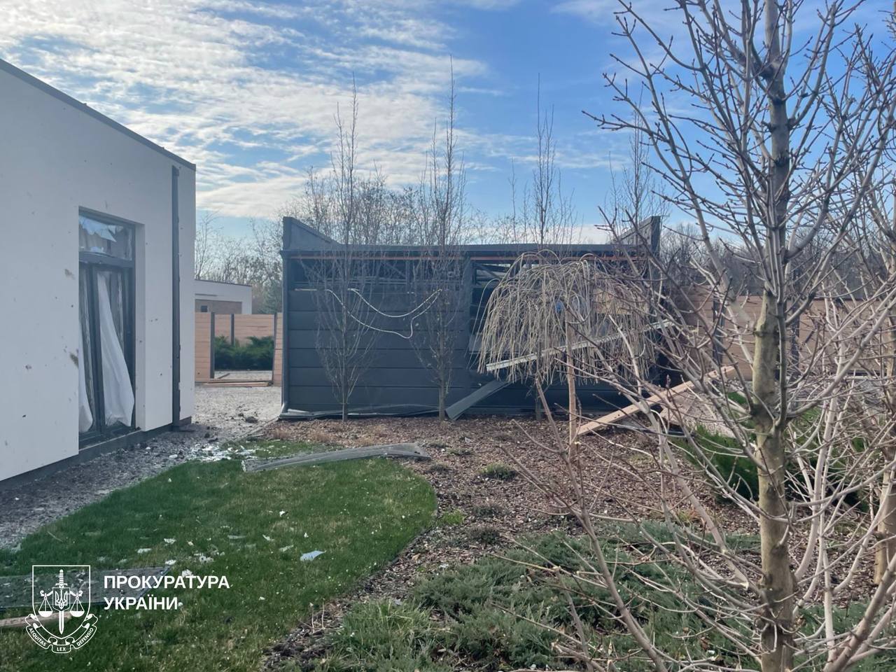 Ворог підступно бив по Харківщині: є постраждалі, пошкоджені будинки. Фото