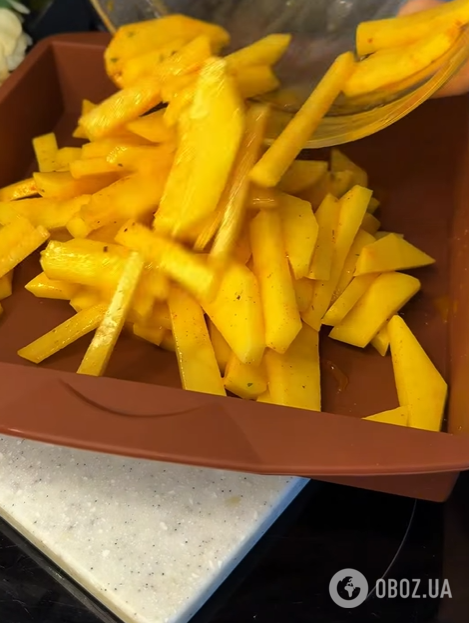 Як смачно запекти картоплю з курячими рулетиками: простий рецепт для ситного обіду