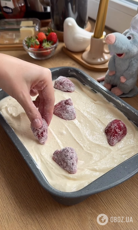 Домашняя творожная запеканка с ягодами: идеальная идея для завтрака или перекуса