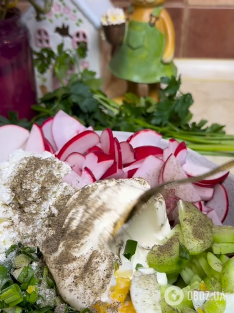 Швидкий майонезний салат з редискою, огірками та зеленню: обов'язково приготуйте цієї весни