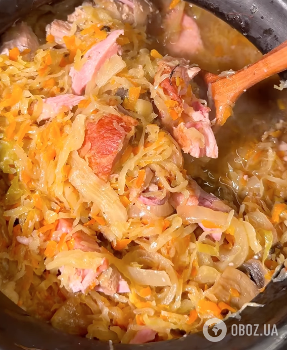 Тушкована капуста з м'ясом і грибами: ділимося рецептом ситної страви