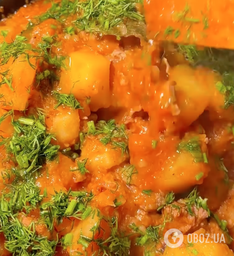 Тушкована картопля з м'ясом: ділимося легким рецептом ситної страви для обіду