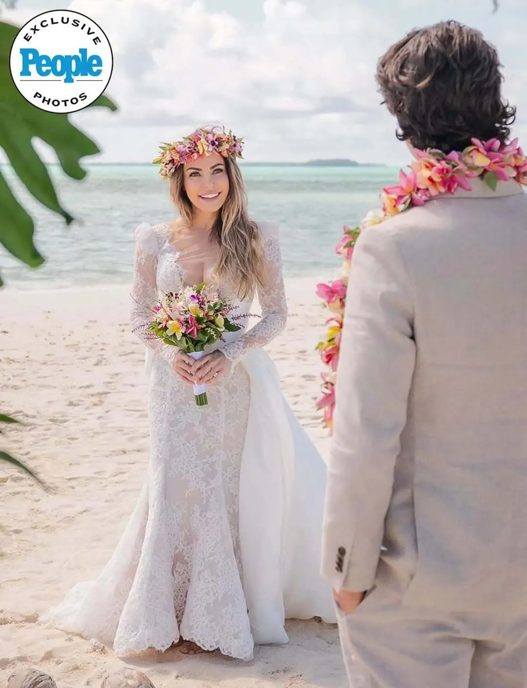 Вдова засновника Playboy вийшла заміж вдруге у сукні українського бренду: весілля відбулося за 8 тис. км від дому. Фото