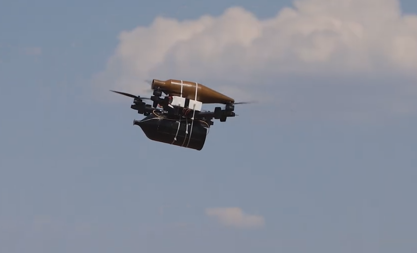 Оккупанты устанавливают антенны на деревьях для связи и координации: в ВСУ показали, как уничтожают технику врага. Видео