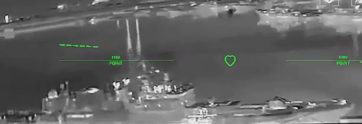 Сили безпілотних систем уразили фрегат "Адмірал Макаров" у порту Новоросійська і атакували бурову установку "Сиваш". Відео