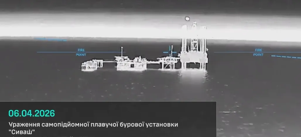Сили безпілотних систем уразили фрегат "Адмірал Макаров" у порту Новоросійська і атакували бурову установку "Сиваш". Відео