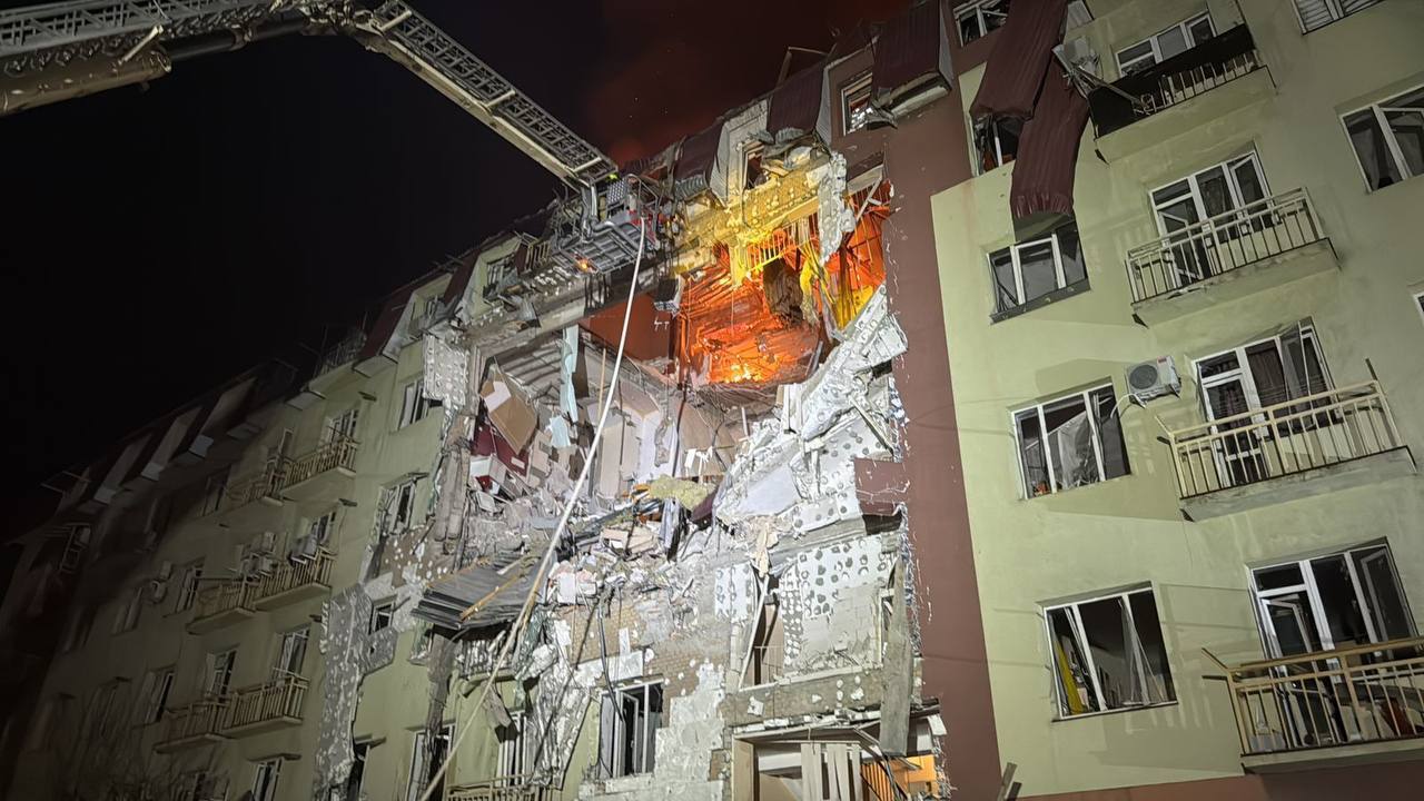 Росія масовано атакувала Одесу: є приліт по багатоповерхівці, серед жертв – дитина. Фото, відео і всі подробиці