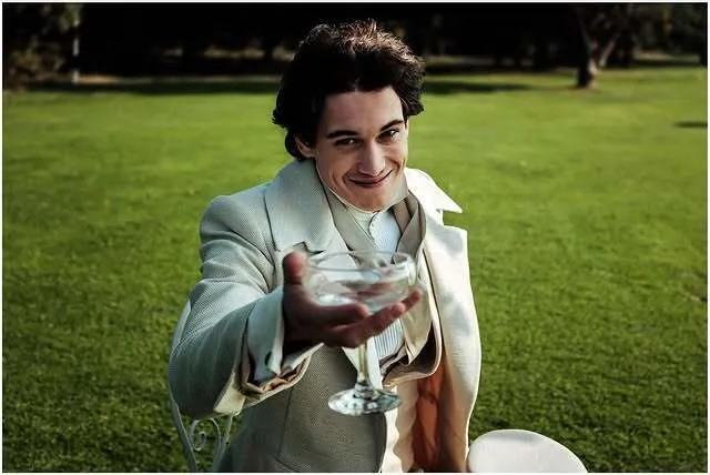 "Я брав ролі придурків". Молодий "секс-символ" українського театру зізнався, чому "ховає" красу та тікає від слави своєї акторської династії