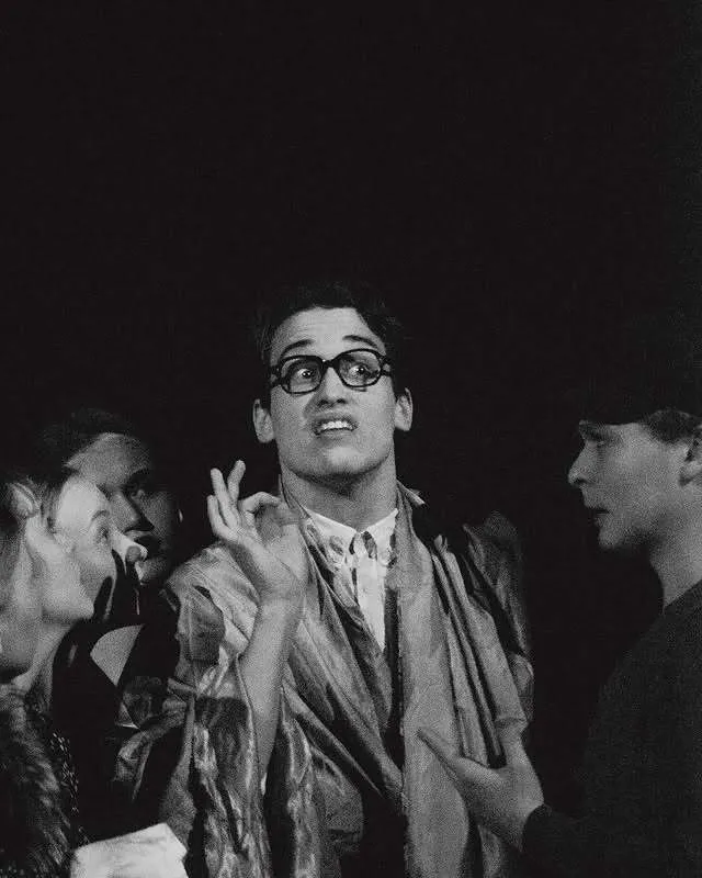 "Я брав ролі придурків". Молодий "секс-символ" українського театру зізнався, чому "ховає" красу та тікає від слави своєї акторської династії