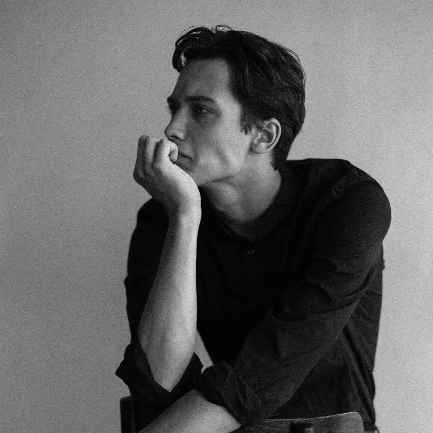 "Я брав ролі придурків". Молодий "секс-символ" українського театру зізнався, чому "ховає" красу та тікає від слави своєї акторської династії