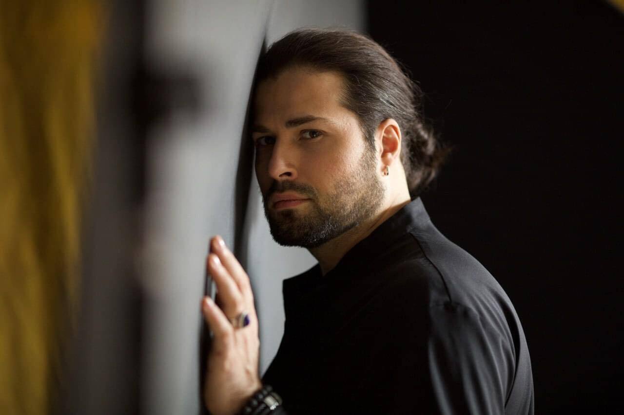 "Там усе не так просто". Девід Аксельрод – про скандал із Віктором Павліком, стосунки з Миколою Мозговим та реакцію родини на камінг-аут його онуки