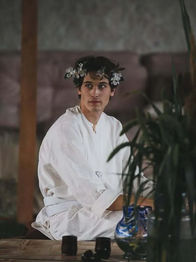 "Я брав ролі придурків". Молодий "секс-символ" українського театру зізнався, чому "ховає" красу та тікає від слави своєї акторської династії