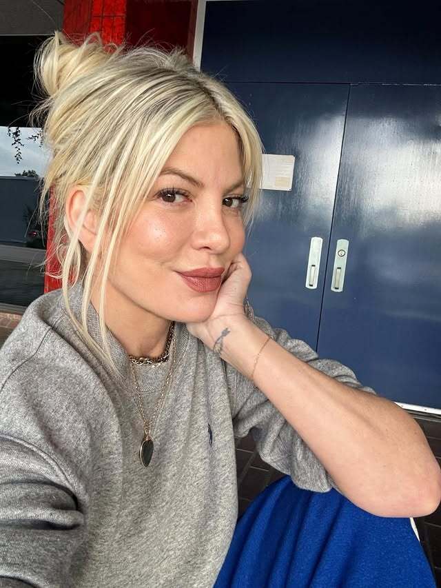 У машині було 7 дітей: зірка "Беверлі-Гіллз 90210" потрапила в страшну ДТП