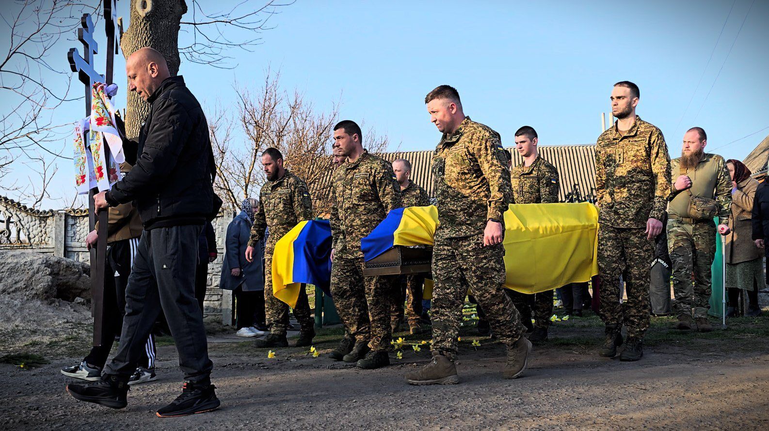 Родились и погибли в один день: на Житомирщине попрощались с двумя братьями-воинами. Фото