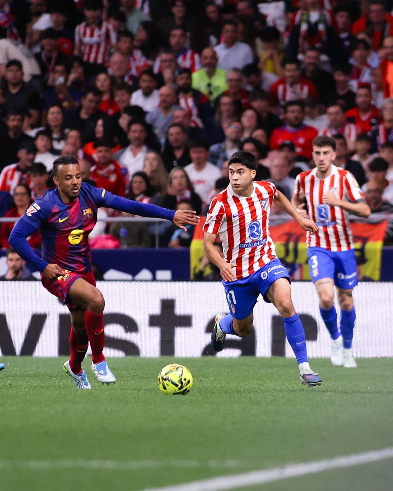 Где смотреть "Барселона" – "Атлетико": расписание трансляций 1/4 финала Лиги чемпионов