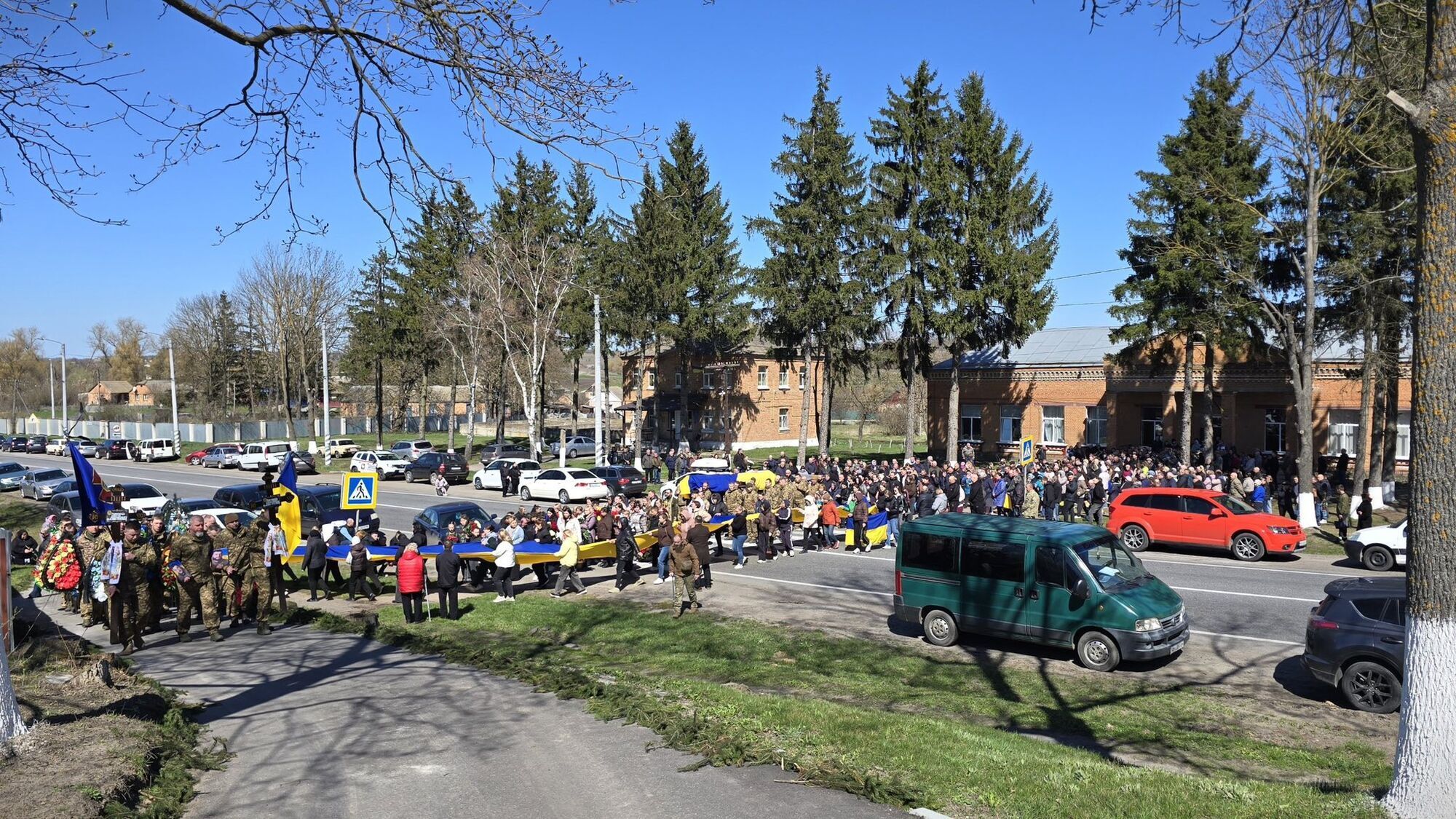 Родились и погибли в один день: на Житомирщине попрощались с двумя братьями-воинами. Фото