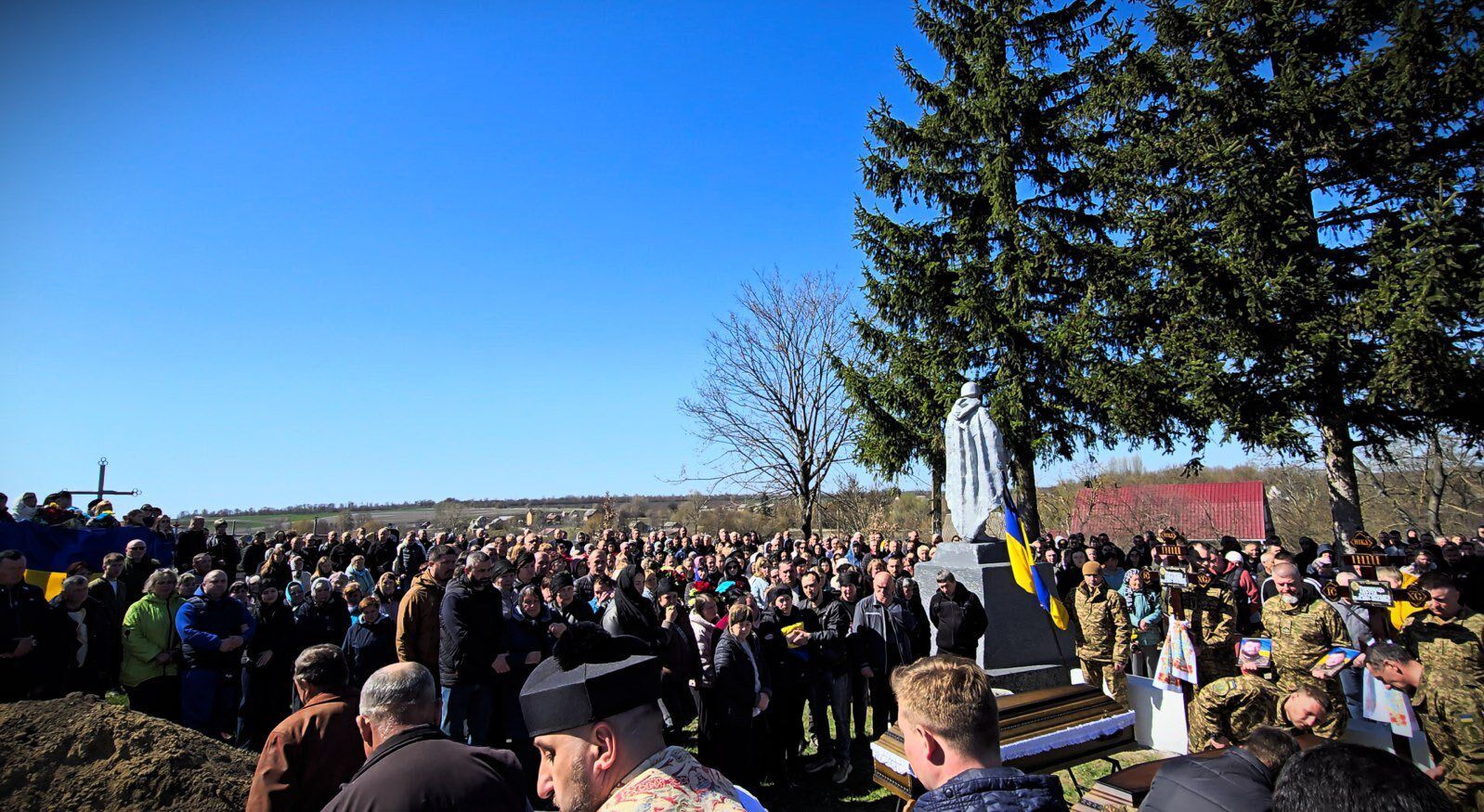 Родились и погибли в один день: на Житомирщине попрощались с двумя братьями-воинами. Фото