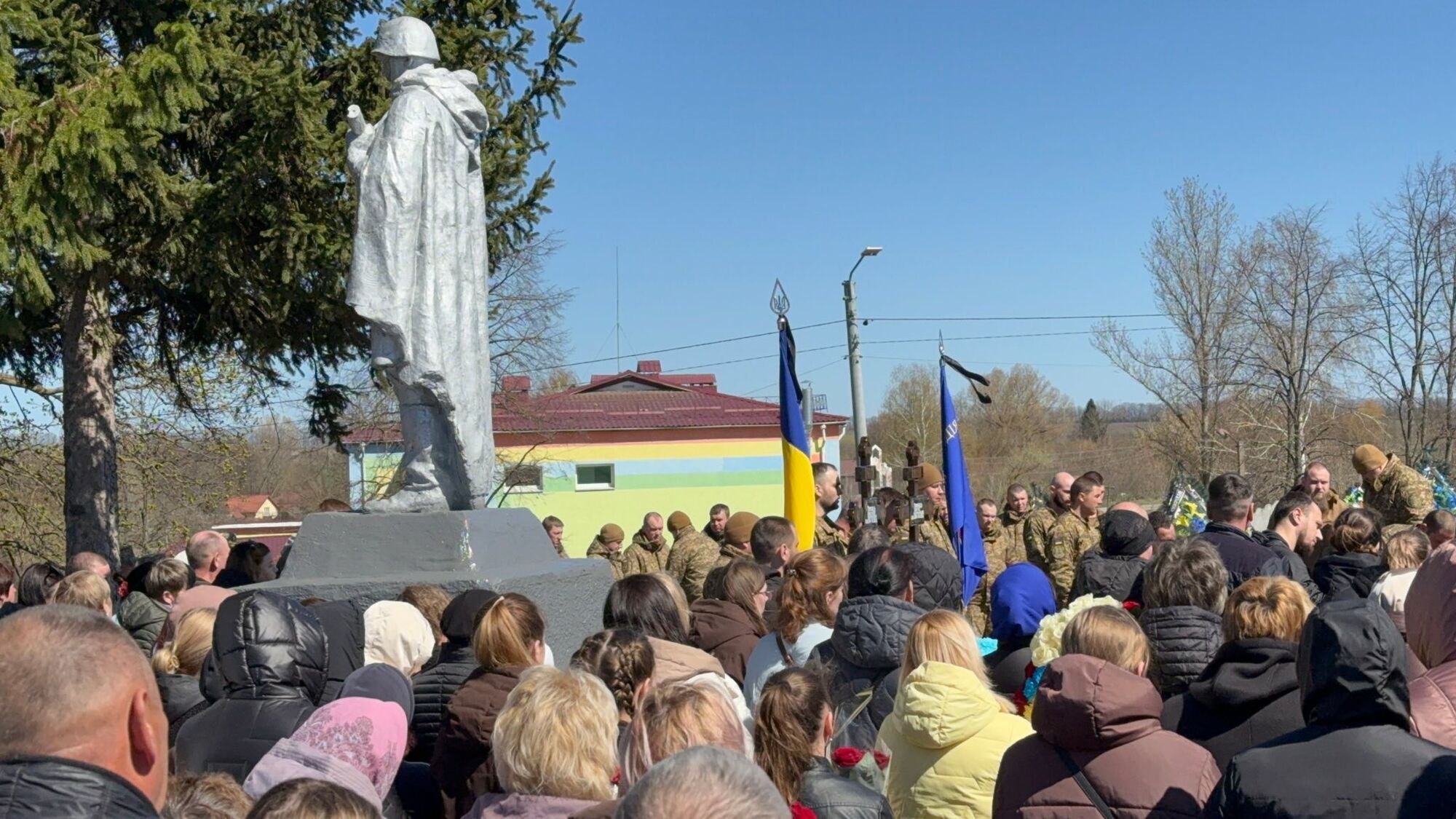 Родились и погибли в один день: на Житомирщине попрощались с двумя братьями-воинами. Фото