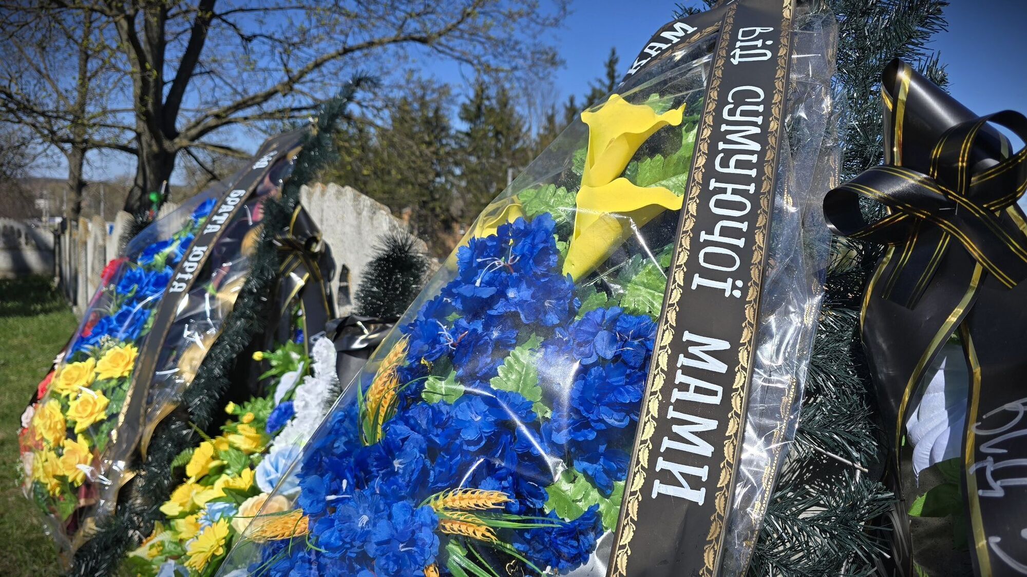 Родились и погибли в один день: на Житомирщине попрощались с двумя братьями-воинами. Фото