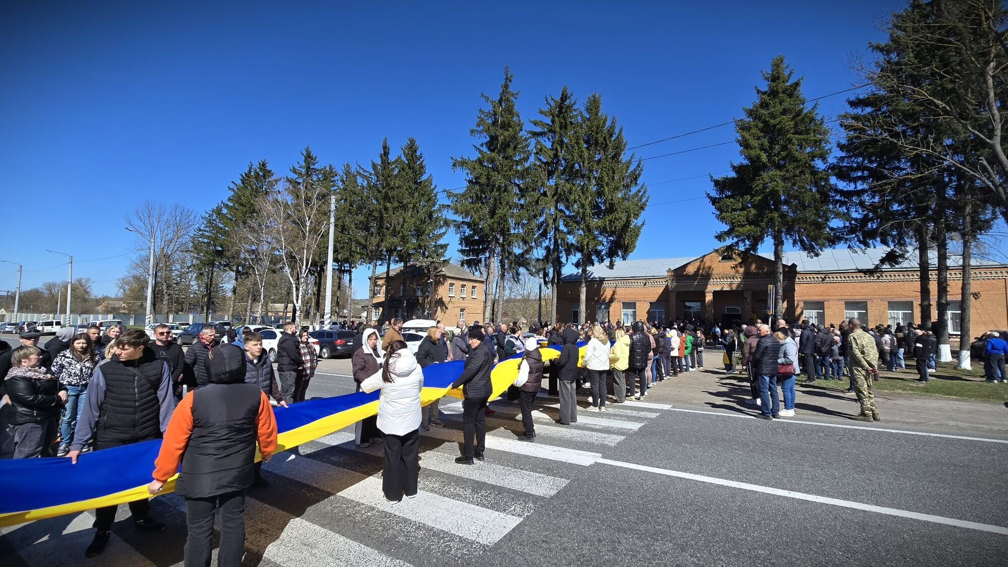 Родились и погибли в один день: на Житомирщине попрощались с двумя братьями-воинами. Фото