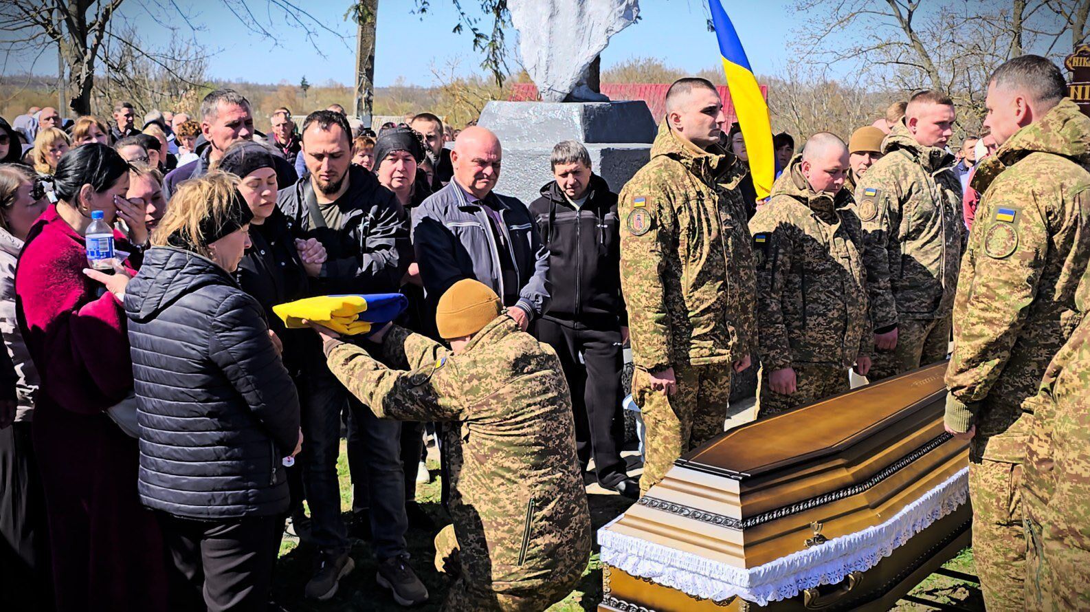 Родились и погибли в один день: на Житомирщине попрощались с двумя братьями-воинами. Фото