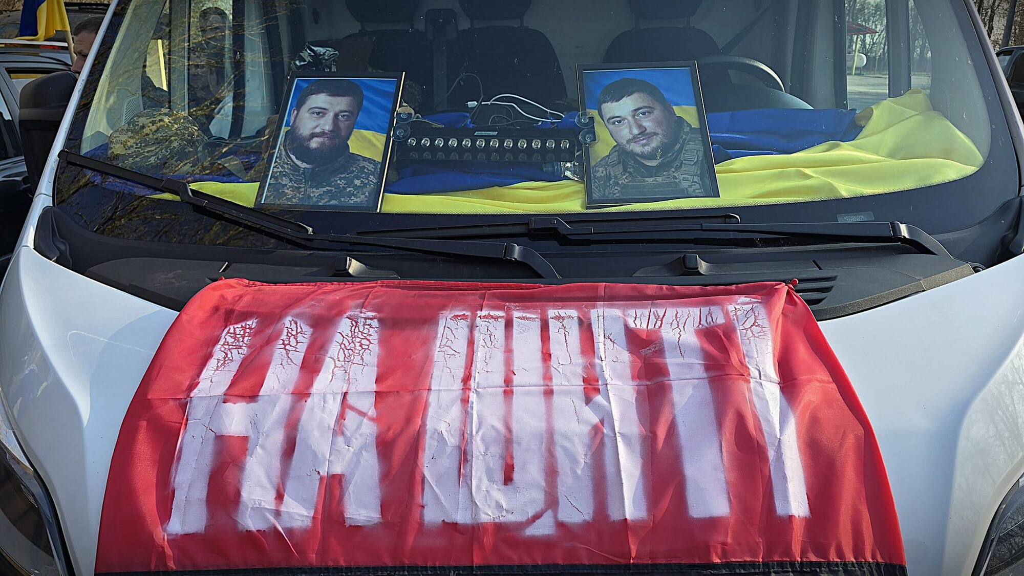 Родились и погибли в один день: на Житомирщине попрощались с двумя братьями-воинами. Фото