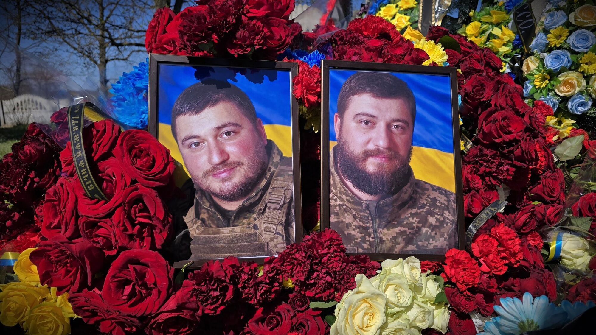 Родились и погибли в один день: на Житомирщине попрощались с двумя братьями-воинами. Фото