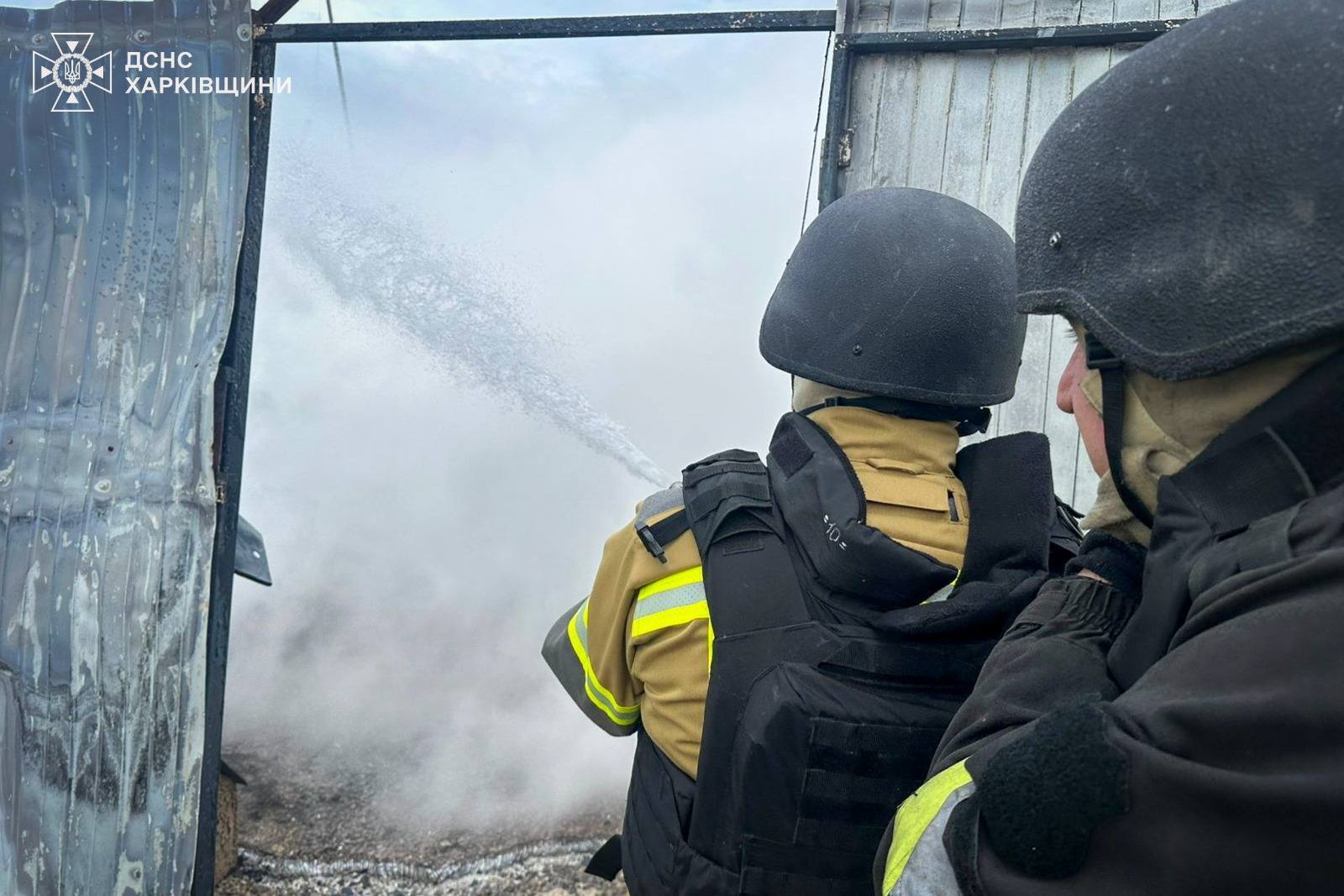 Ворог вдарив по АЗС на Харківщині, спалахнула пожежа. Фото