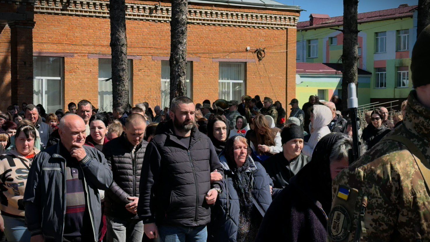 Родились и погибли в один день: на Житомирщине попрощались с двумя братьями-воинами. Фото