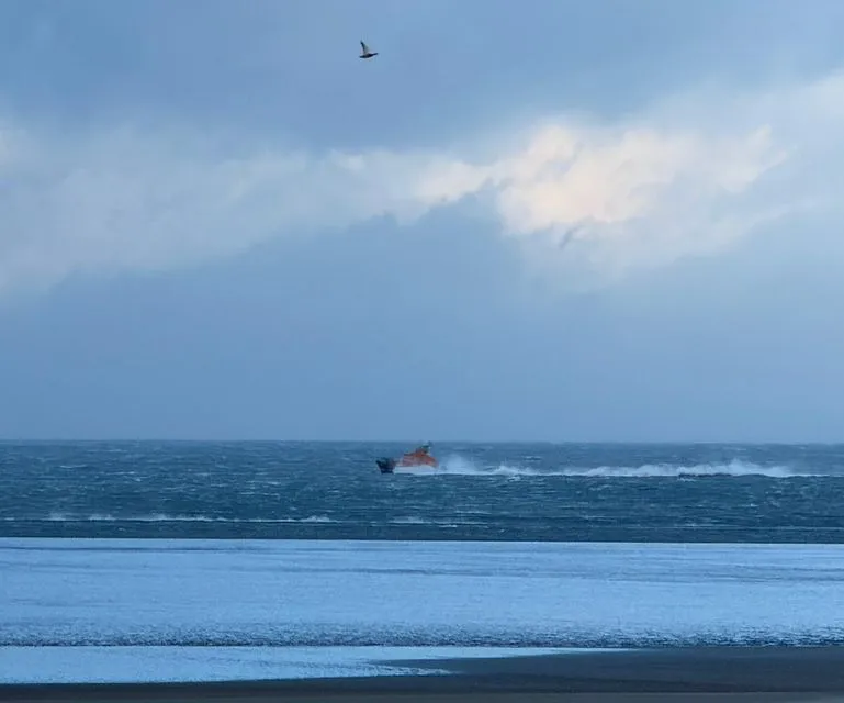 В Ірландії вирував потужний шторм: знеструмлені тисячі будинків, скасовані авіарейси. Фото