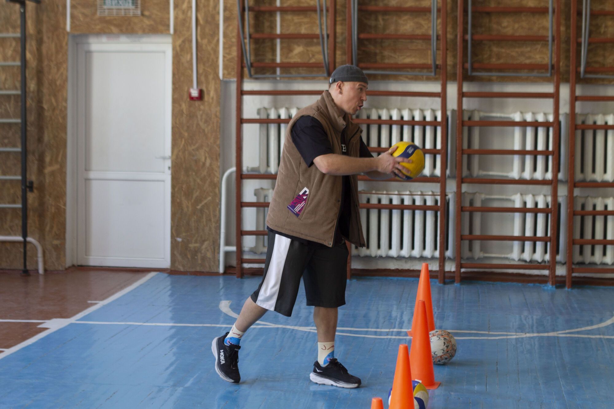 "Зараз діти – телефонні маніяки". Один із найкращих учителів фізкультури в Україні розкрив секрет успіху: школярі його обожнюють