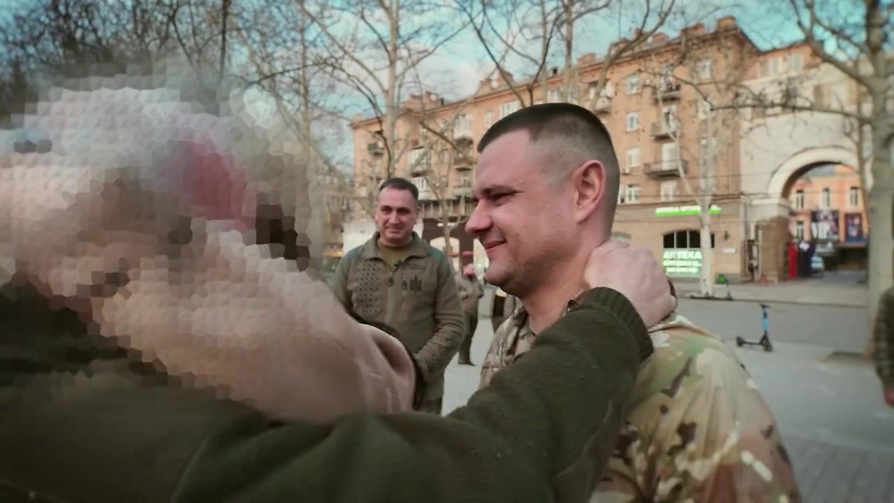 Був змушений тривалий час переховуватися:  "Янголи" ВМС врятували з окупації родича морпіха. Відео