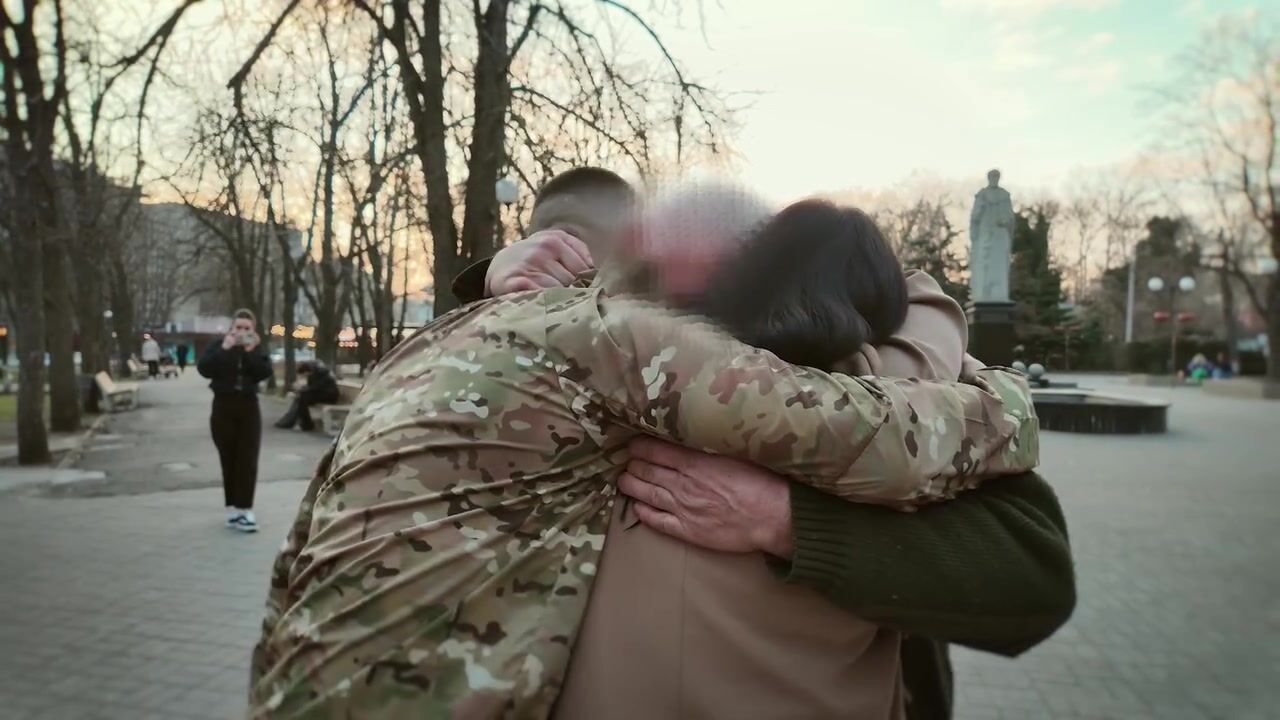 Був змушений тривалий час переховуватися:  "Янголи" ВМС врятували з окупації родича морпіха. Відео