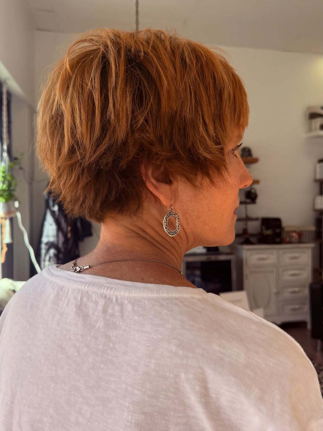 Особенно подходят женщинам за 40: топ причесок, которые модные в 2026 году