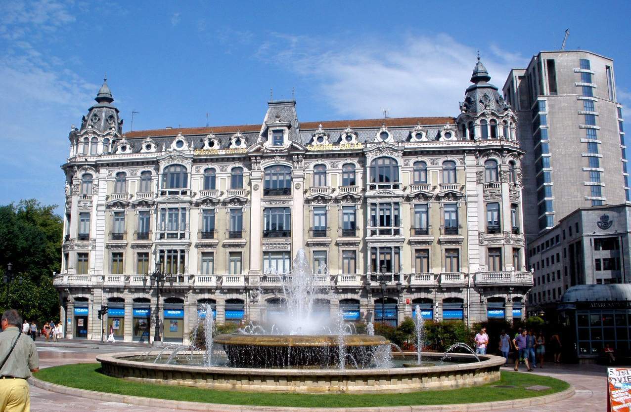 Имеет прекрасные пляжи: назван регион в Испании, где до сих пор рады туристам