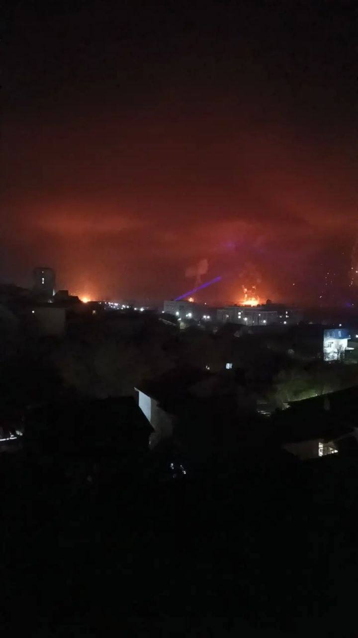 У Новоросійську дрони атакували нафтовий термінал, а в Донецьку стався блекаут. Фото, відео