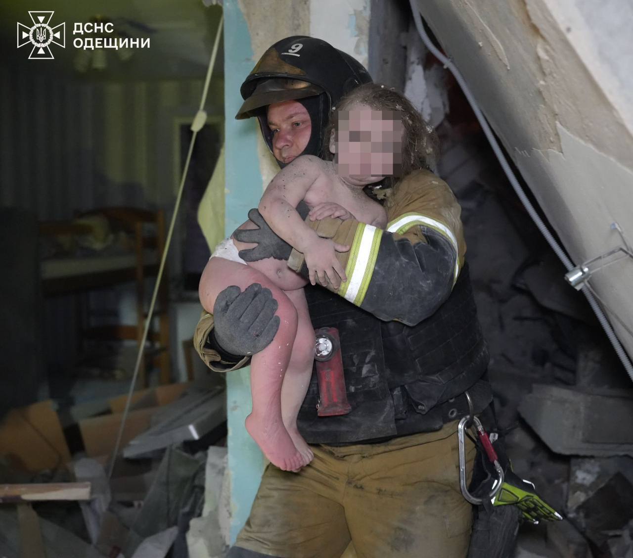 Росія масовано атакувала Одесу: є приліт по багатоповерхівці, серед жертв – дитина. Фото, відео і всі подробиці