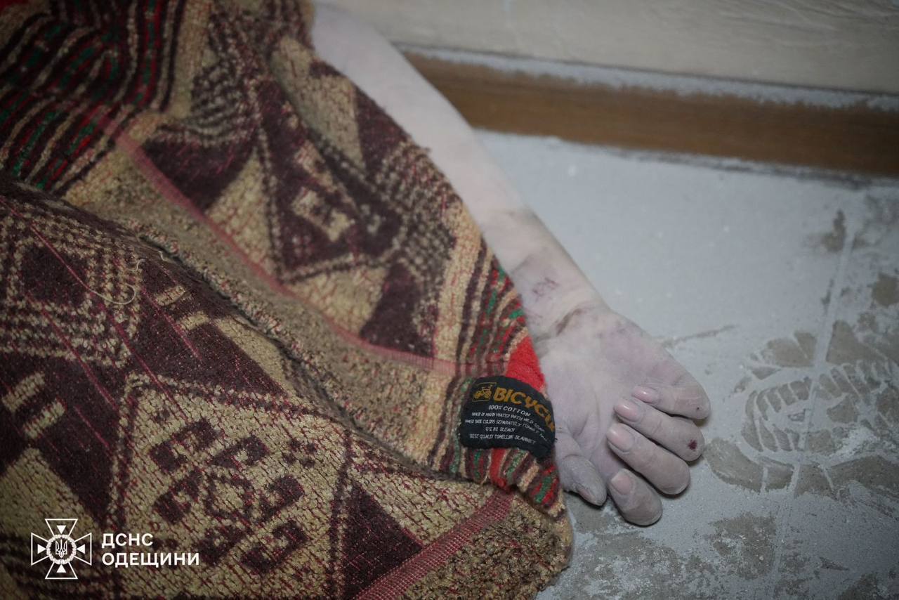 Росія масовано атакувала Одесу: є приліт по багатоповерхівці, серед жертв – дитина. Фото, відео і всі подробиці