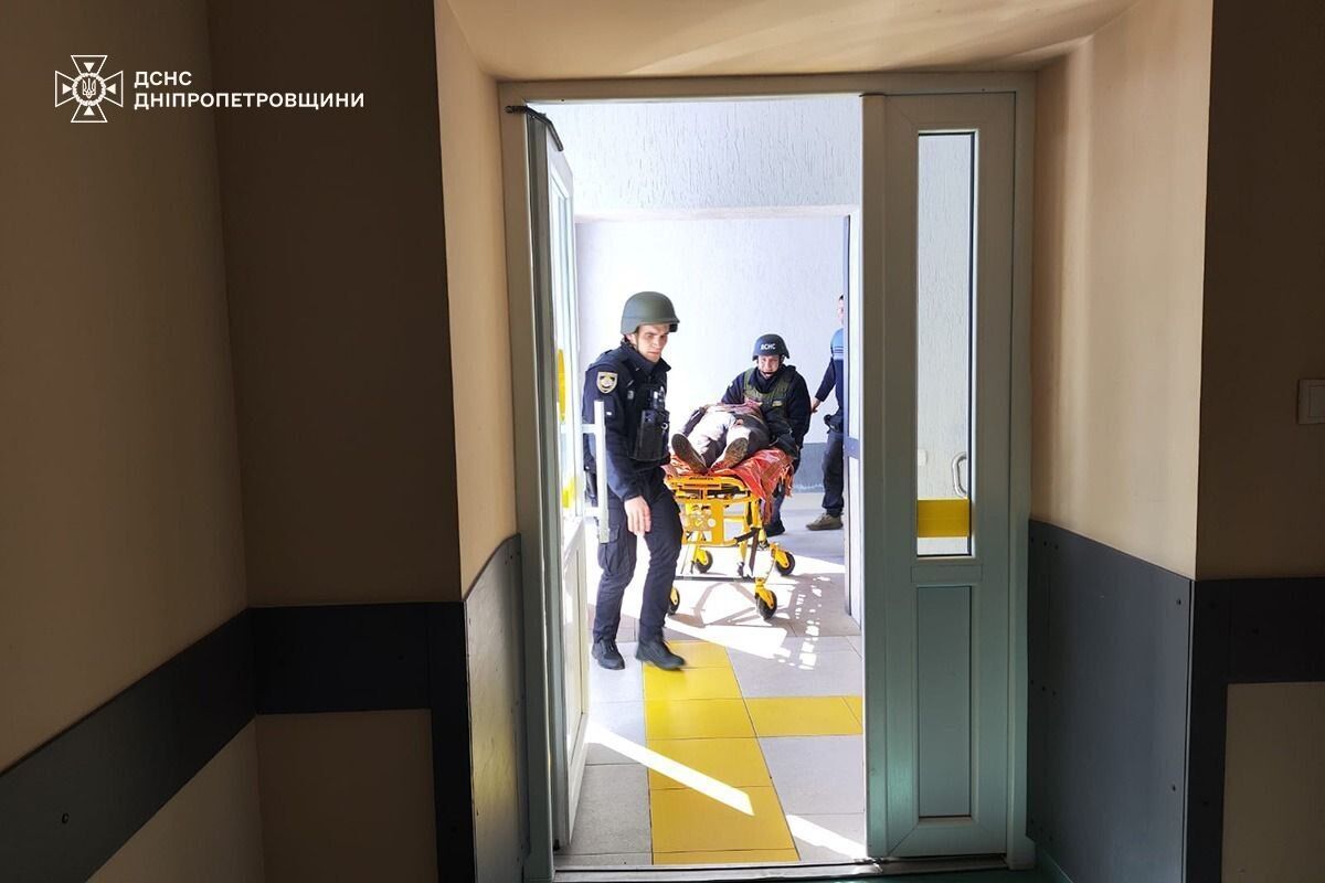 Враг в течение дня бил по Днепропетровской области: 10 пострадавших, среди них - маленькая девочка и 17-летний парень. Фото