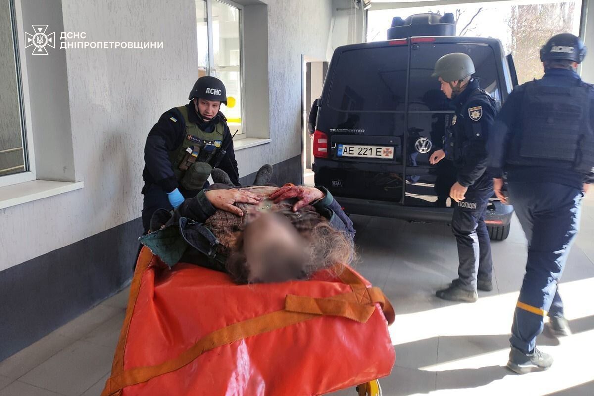 Враг в течение дня бил по Днепропетровской области: 10 пострадавших, среди них - маленькая девочка и 17-летний парень. Фото