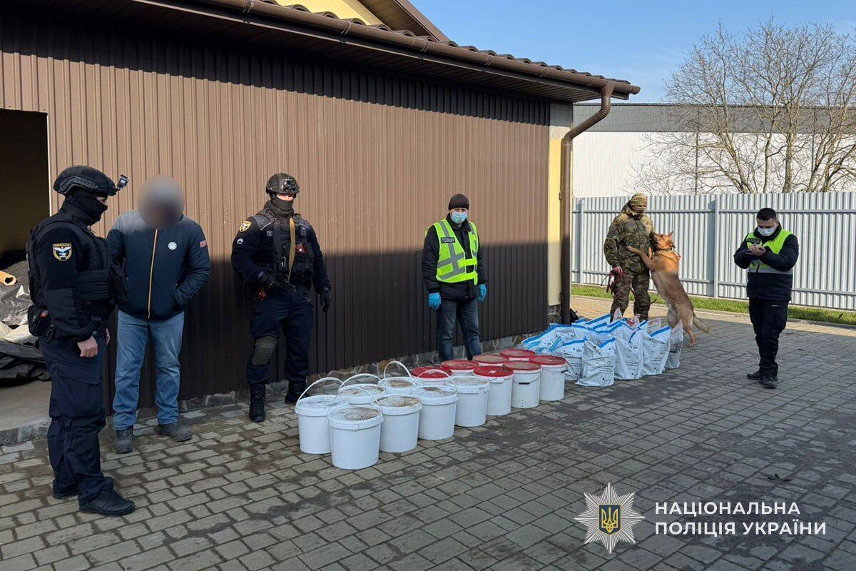 Вилучено "товару" на 700 млн грн: в Україні поліцейські викрили масштабній наркобізнес. Фото та відео