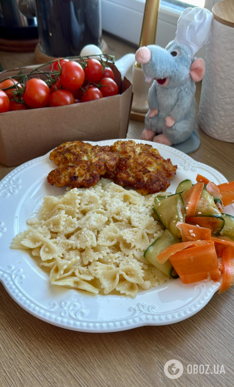 Соковиті рублені котлети на вечерю: додайте помідори, кукурудзу і твердий сир