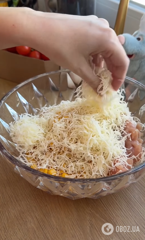 Соковиті рублені котлети на вечерю: додайте помідори, кукурудзу і твердий сир