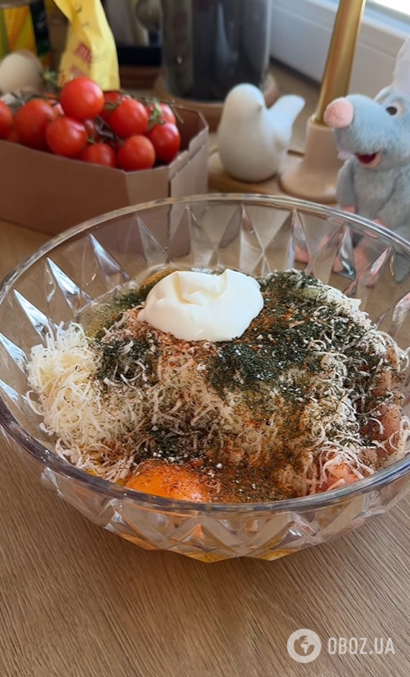 Соковиті рублені котлети на вечерю: додайте помідори, кукурудзу і твердий сир