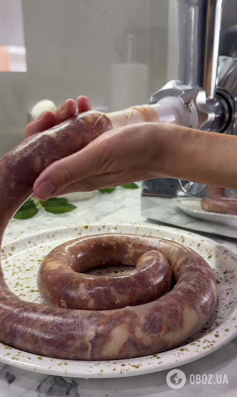 Домашняя запеченная колбаса на Пасху: делимся рецептом, который точно получится у всех