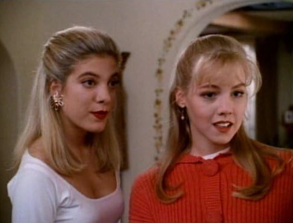 У машині було 7 дітей: зірка "Беверлі-Гіллз 90210" потрапила в страшну ДТП