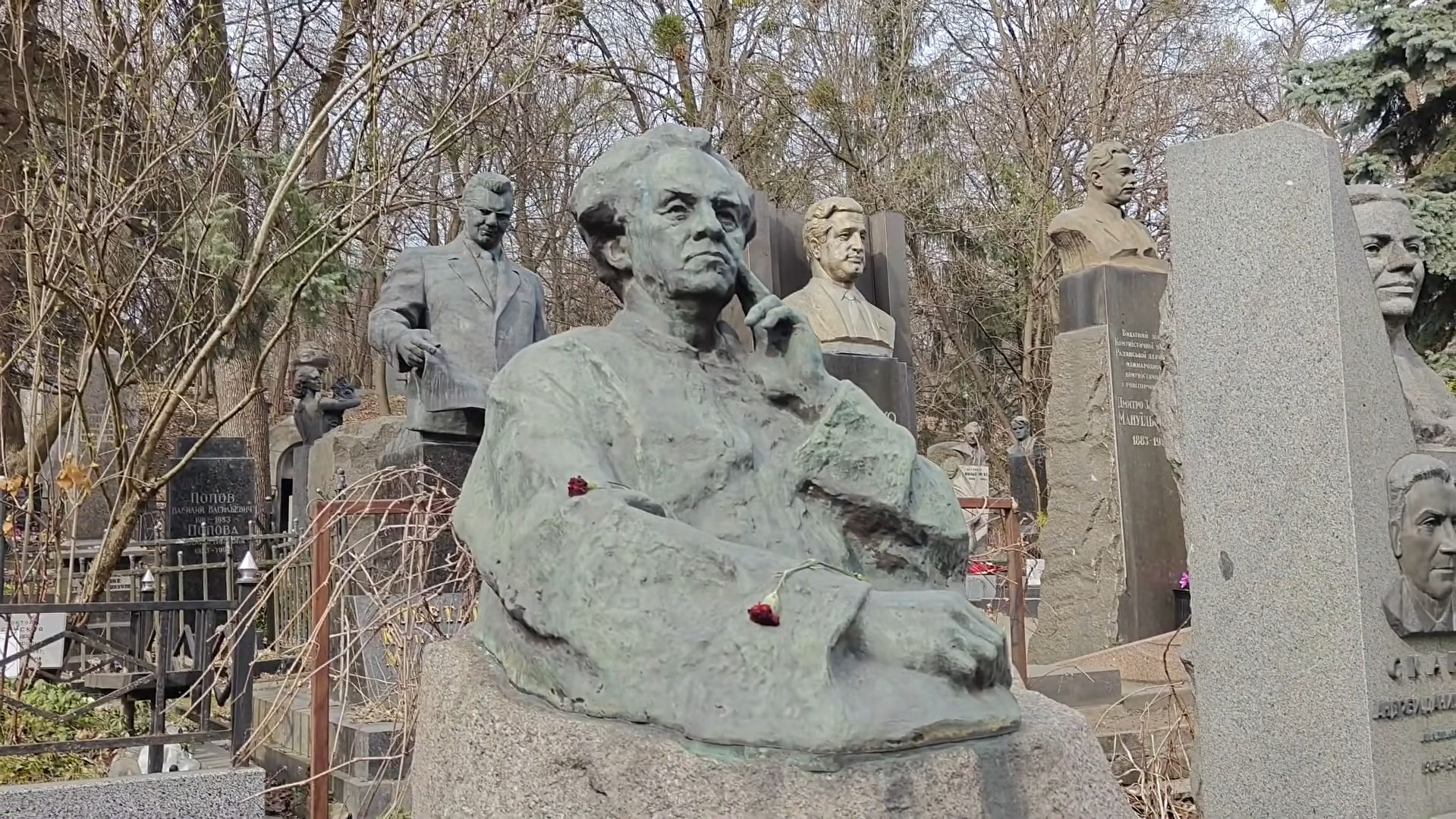 "Белые мухи налетели..." В каком месте покоится автор бессмертных стихов Максим Рыльский и какой урок он оставил будущим поколениям